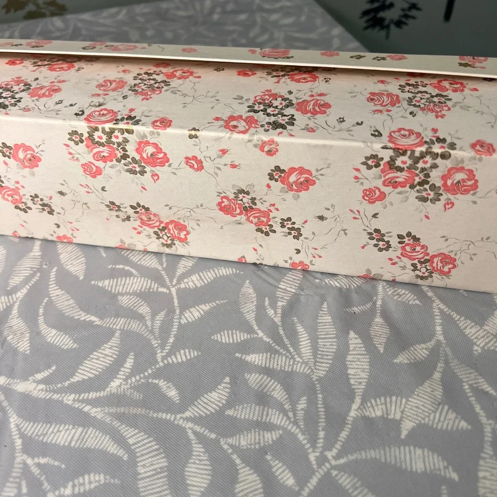 Vtg Polyfab Scented Drawer Lining Karen Carson Creations Cherub Floral 108x17.5